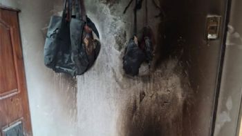 La Plata: le entró una cañita voladora a la casa y le prendió fuego la vivienda