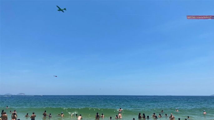 Brasil: cayó una avioneta en Copacabana y murió el piloto