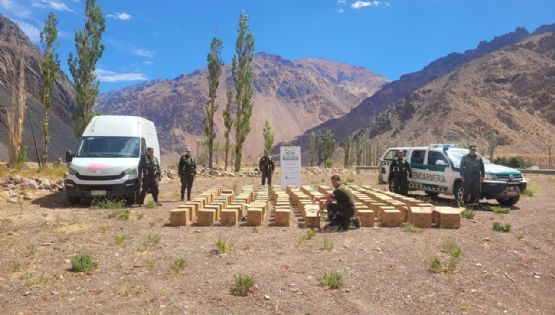 Encontraron una camioneta con 152 cajas de pirotecnia en Penitentes 