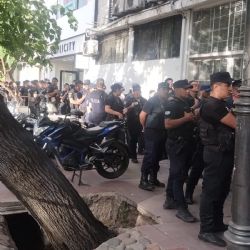 Denuncia penal por represión y advertencia a Rus