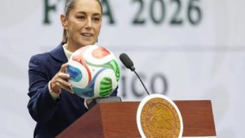 La presidenta de México no irá al Mundial y le regala su entrada a una niña