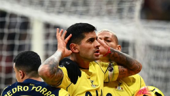 El Cuti Romero se vistió de goleador en el Tottenham: de palomita y de chilena