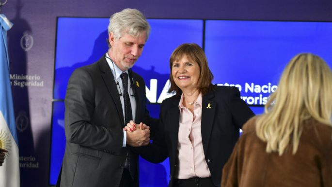 Las internas en el Gobierno eyectaron al titular de la SIDE