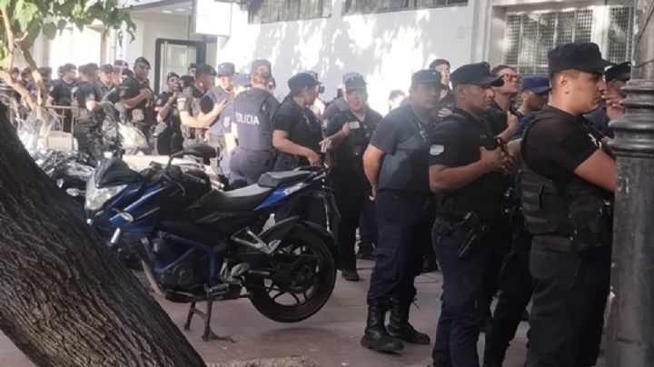 Denuncia penal por represión y advertencia a Rus