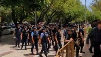 Impresionante despliegue policial por la convocatoria antiminera frente al Poder Judicial
