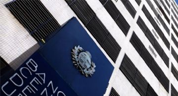 Uruguay apuesta al peso: prepara un plan de desdolarización para 2026