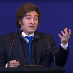 Milei criticó el endeudamiento de Macri frente a Caputo