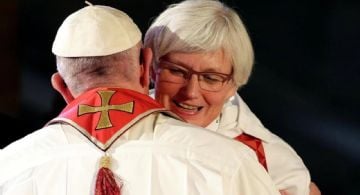 Comisión vaticana vota contra la ordenación de diaconisas