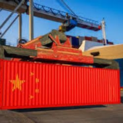 China consolida exportaciones y alcanza récord histórico de un billón de dólares de superávit