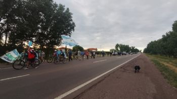 Comenzaron a movilizarse desde San Carlos para evitar que avance San Jorge