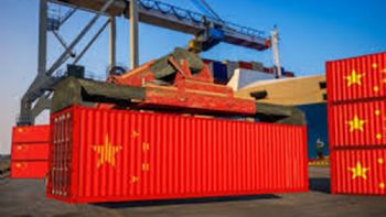 China consolida exportaciones y alcanza récord histórico de un billón de dólares de superávit