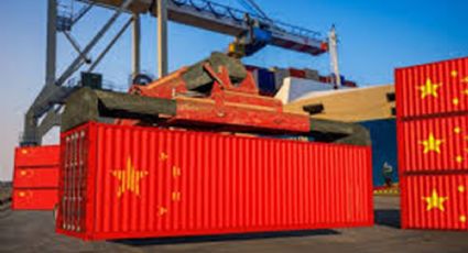 China consolida exportaciones y alcanza récord histórico de un billón de dólares de superávit