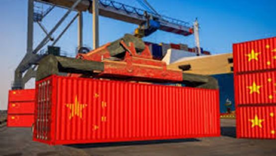 China consolida exportaciones y alcanza récord histórico de un billón de dólares de superávit