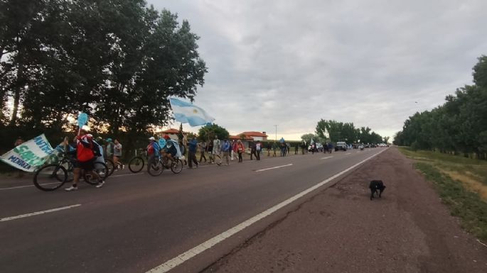 Comenzaron a movilizarse desde San Carlos para evitar que avance San Jorge