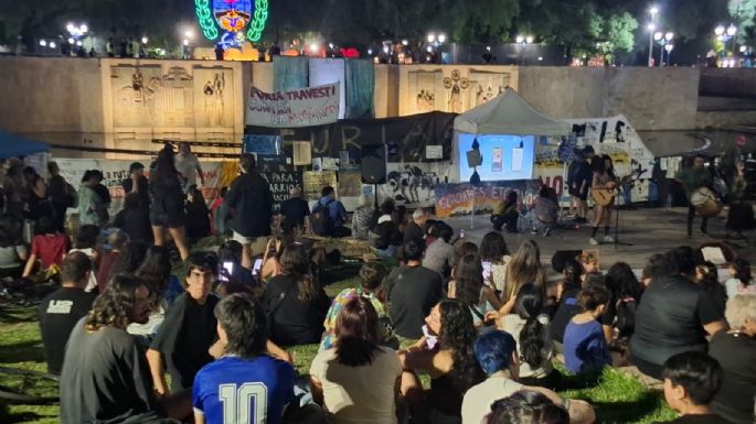 Llegan los ambientalistas antimineros a la Plaza Independencia