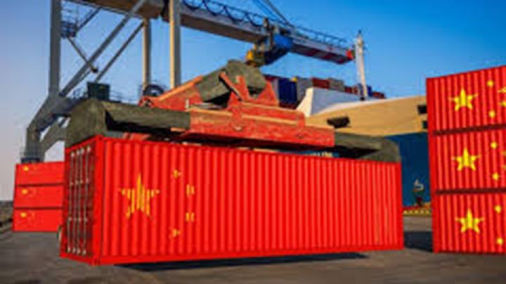 China consolida exportaciones y alcanza récord histórico de un billón de dólares de superávit