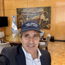 Día negro en la Bolsa: Caputo culpó al Congreso