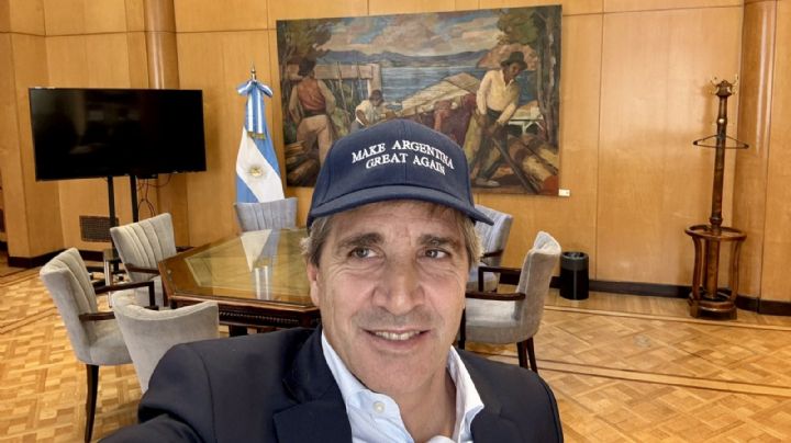 Tras el desplome del dólar, Caputo exigió disculpas