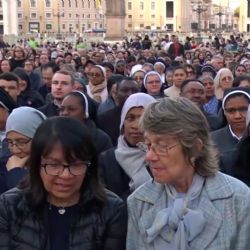 Miles de fieles se reunieron para rezar por “el eterno descanso” del papa Francisco