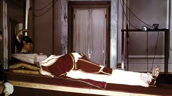 El insólito caso de Pío XII, el papa que explotó en sus funeral 