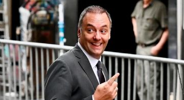 Adorni compartió un video alterado con IA de Kicillof