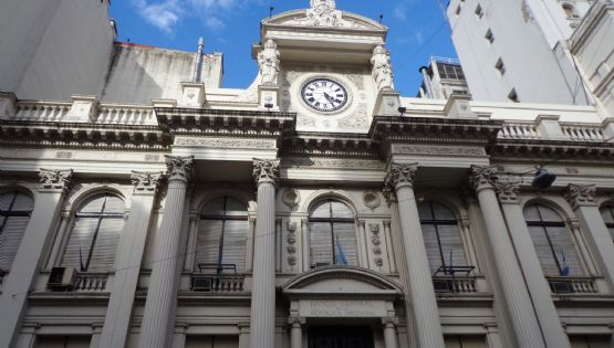 Por pagos de deuda, cayeron las reservas