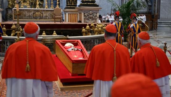 Una marea de fieles despidió al papa Francisco en la Basílica de San Pedro