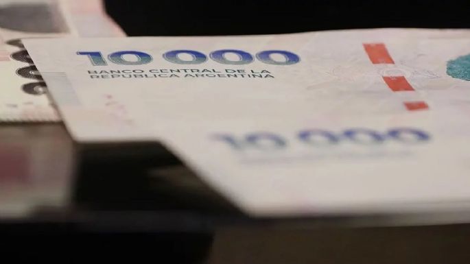 En menos de un año, el billete de $10.000 ya perdió un 21% de poder de compra