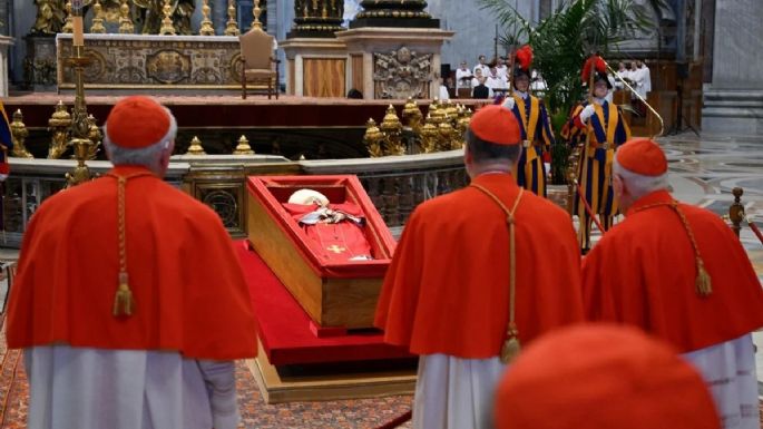 Una marea de fieles despidió al papa Francisco en la Basílica de San Pedro
