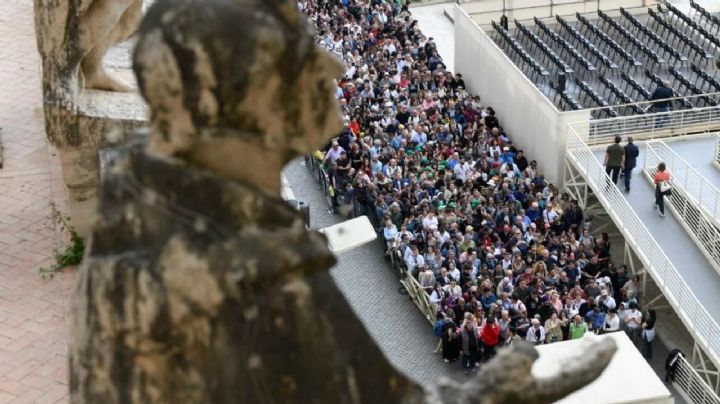 Cerca de 250 mil fieles fueron a darle el último adiós al papa Francisco