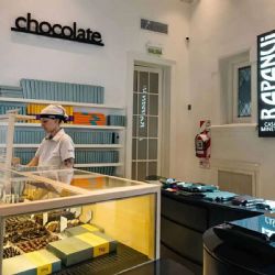 Milei le da $3.000 millones a un empresario chocolatero