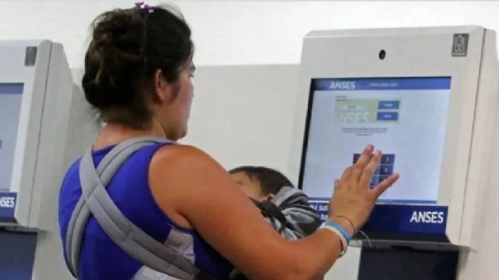 AUH: Cómo cobrar el refuerzo de $82 mil