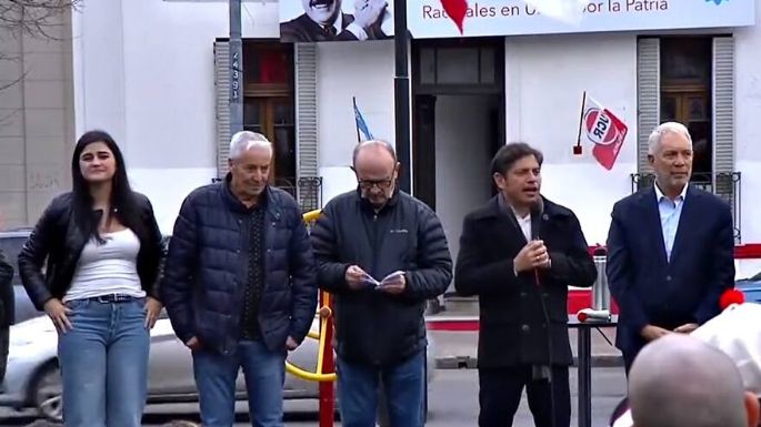 Kicillof se acerca al radicalismo para ir contra Milei