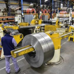 La actividad económica cayó 1,8% con respecto a febrero