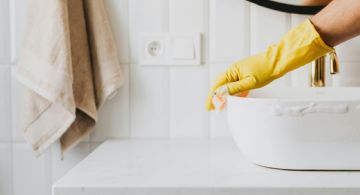 Decile adiós a los olores desagradables en el baño con este truco