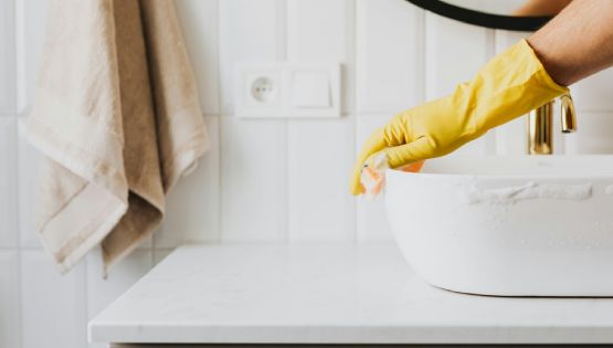 Decile adiós a los olores desagradables en el baño con este truco