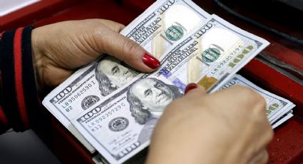 El dólar volvió a bajar y cerró $1.345 para la venta