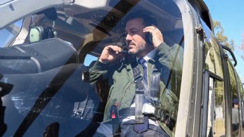 Petri presentó helicópteros y asistió a una mujer que se desmayó