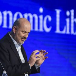 Sturzenegger fue recibido en La Pampa con insultos