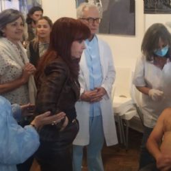 Cristina Kirchner asistió a un dirigente herido en la marcha de jubilados