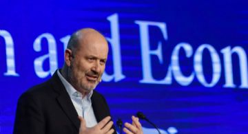 Sturzenegger aumentó los salarios de asesores, consultores y asistentes del Gobierno nacional