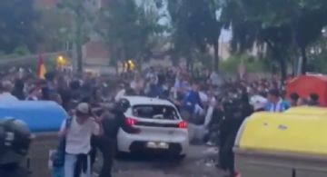Una mujer atropelló a un grupo de hinchas en la previa a un partido del Barcelona