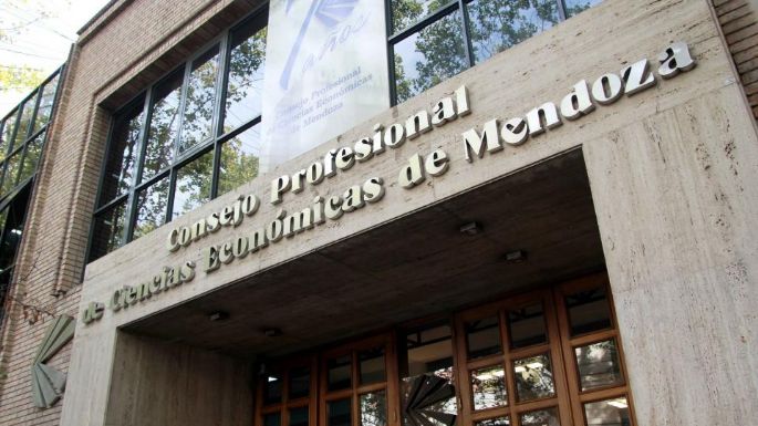 Ahora los libertarios quieren eliminar los Consejos Profesionales