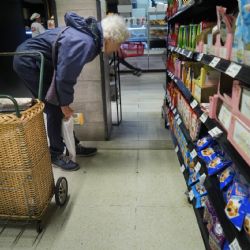 Crecen las compras con crédito y baja el débito