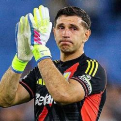 El "Dibu" Martínez se fue llorando tras el triunfo del Aston Villa