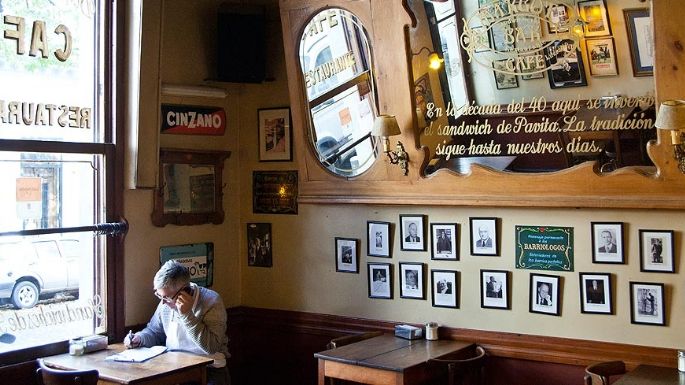 El 76% afirmó que dejó de salir a comer afuera