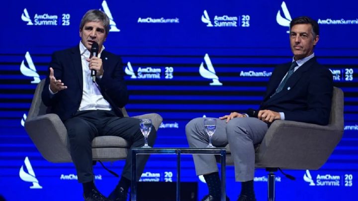 Caputo dijo que se vienen medidas sobre los "dólares de colchón"
