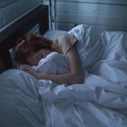 El efectivo ejercicio que promete hacerte dormir en unos minutos