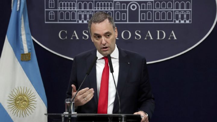 El enojo de Adorni al hablar de su renuncia
