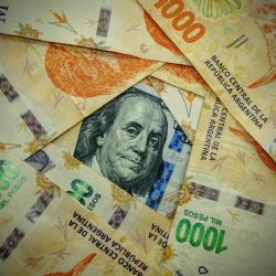 Tras los anuncios del Gobierno bajó el dólar 